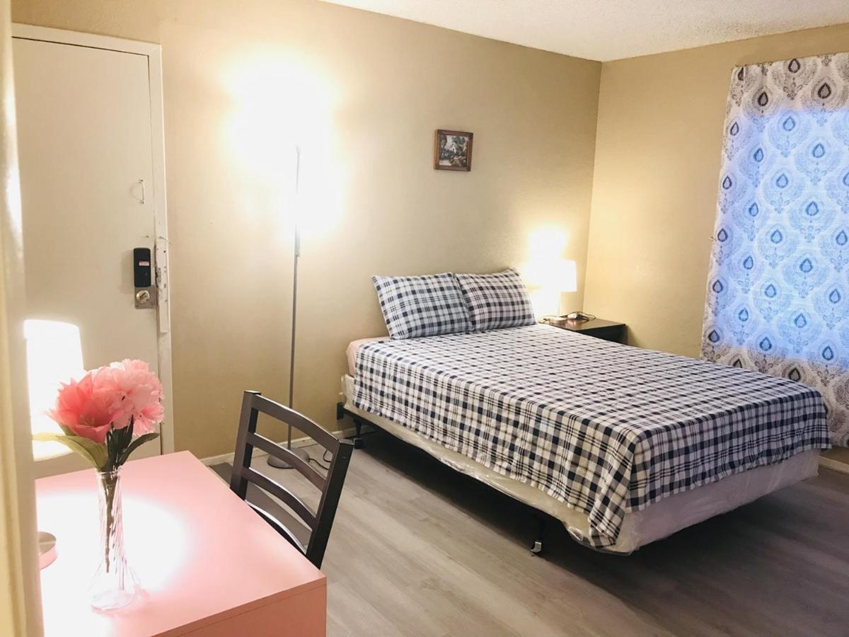 Independent Bedroom With Private Bathroom#2 Pensión